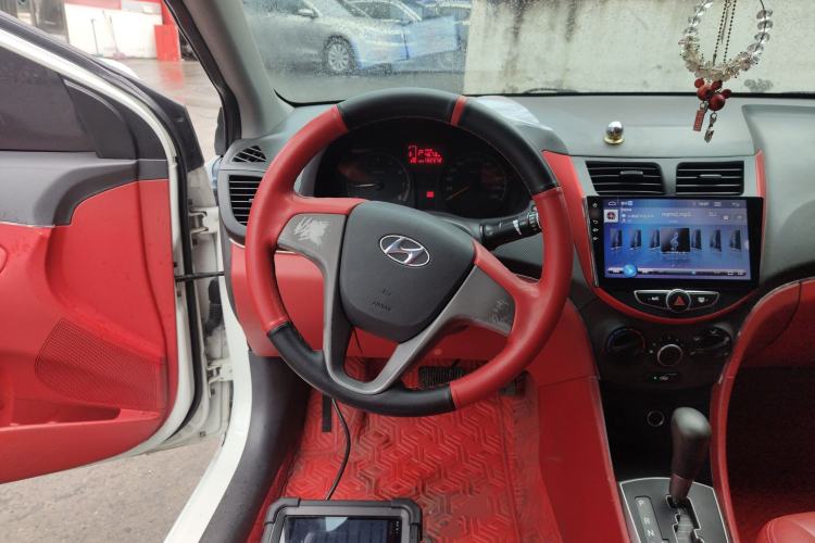 Used Hyundai Verna (older generation) 2016 1.4L Automatic Smart GLS Steering Wheel
