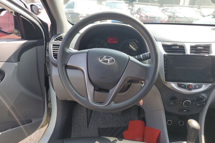 Used Hyundai Verna (older generation) 2016 1.4L Automatic Smart GLS Steering Wheel