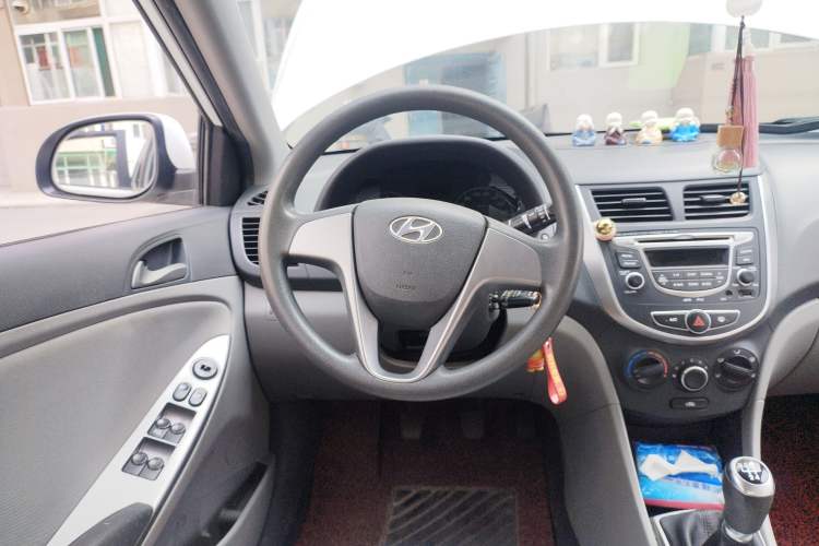 Used Hyundai Verna (older generation) 2016 1.4L Manual Smart GLS Trim Steering Wheel