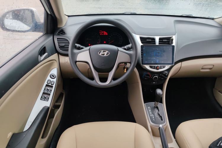 Used Hyundai Verna (older generation) 2016 1.4L Automatic Smart GLS Steering Wheel