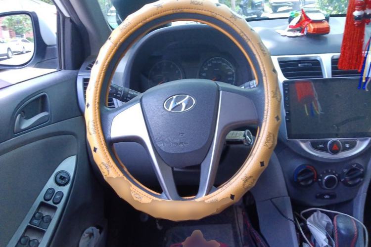 Used Hyundai Verna (older generation) 2016 1.4L Automatic Smart GLS Steering Wheel