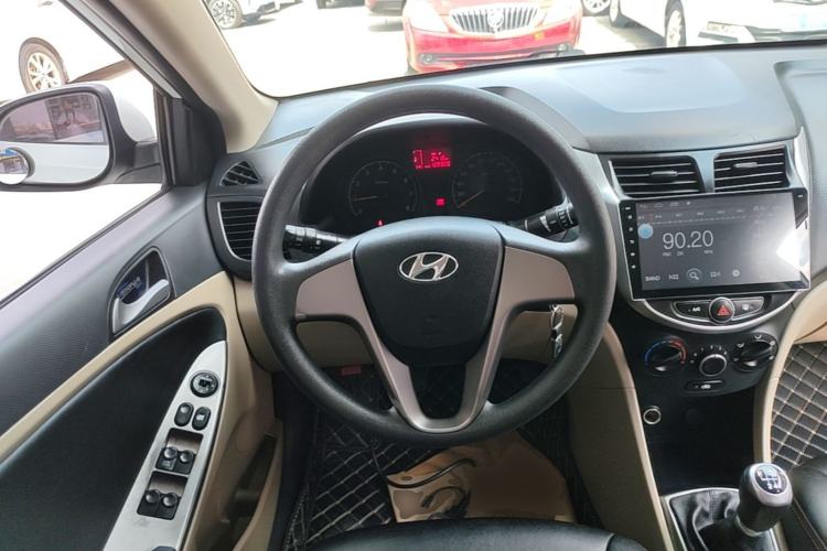 Used Hyundai Verna (older generation) 2016 1.4L Manual Smart GLS Trim Steering Wheel