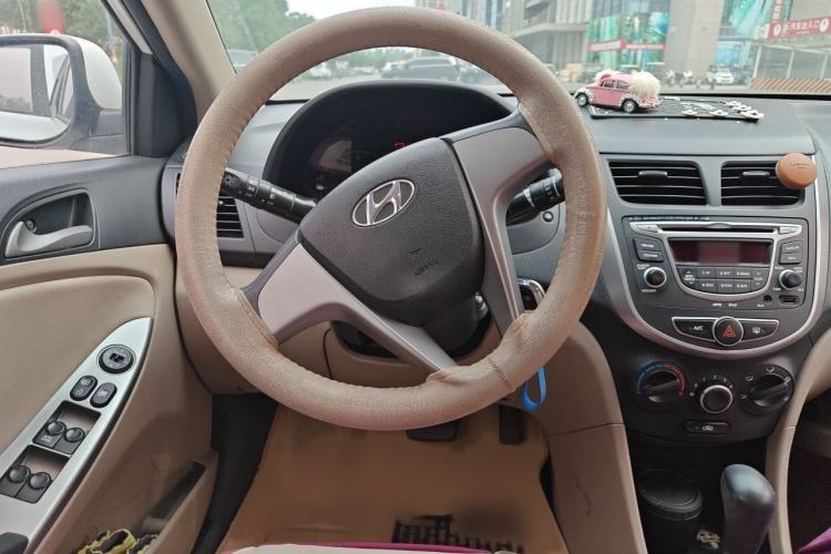 Used Hyundai Verna (older generation) 2016 1.4L Automatic Smart GLS Steering Wheel