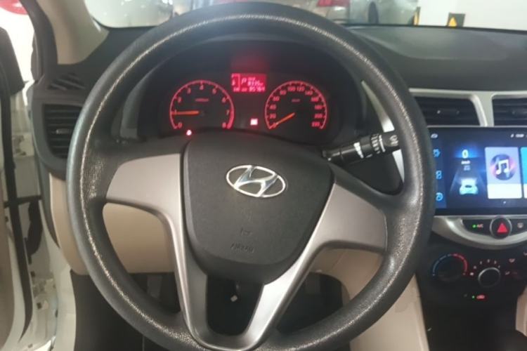 Used Hyundai Verna (older generation) 2016 1.4L Automatic Smart GLS Steering Wheel