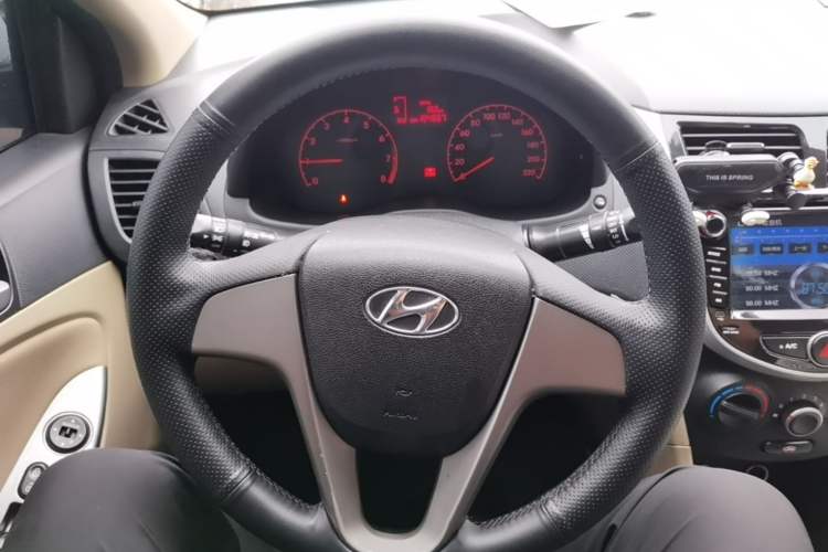 Used Hyundai Verna (older generation) 2016 1.4L Manual Smart GLS Trim Steering Wheel