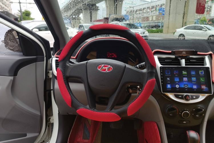 Used Hyundai Verna (older generation) 2016 1.4L Automatic Smart GLS Steering Wheel