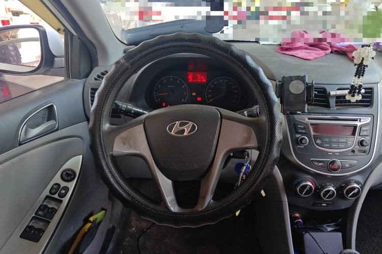 Used Hyundai Verna (older generation) 2016 1.4L Manual Fashion GS Steering Wheel