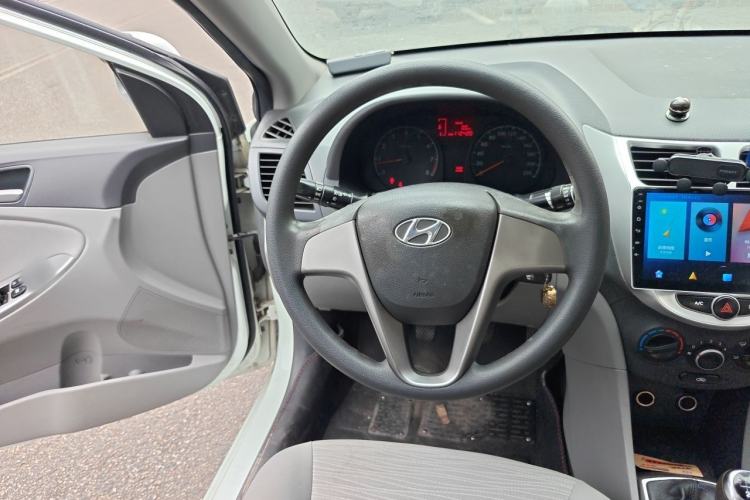 Used Hyundai Verna (older generation) 2016 1.4L Manual Smart GLS Trim Steering Wheel