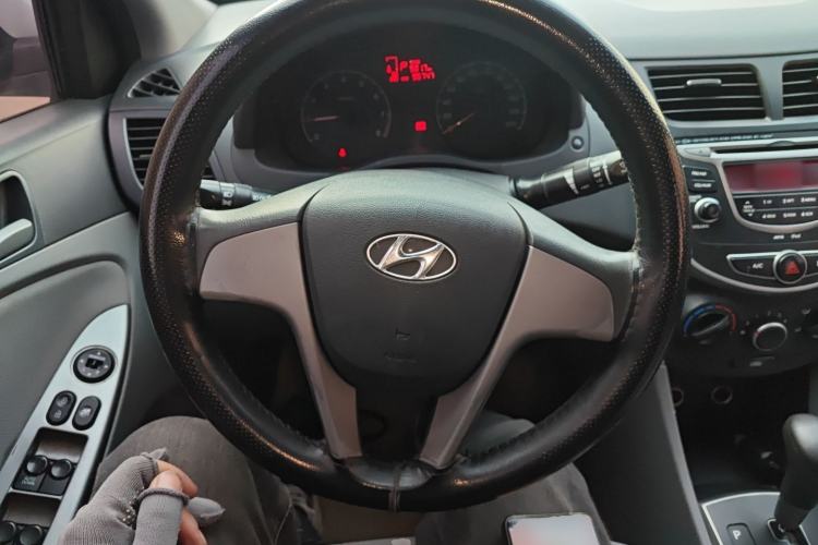Used Hyundai Verna (older generation) 2016 1.4L Automatic Smart GLS Steering Wheel