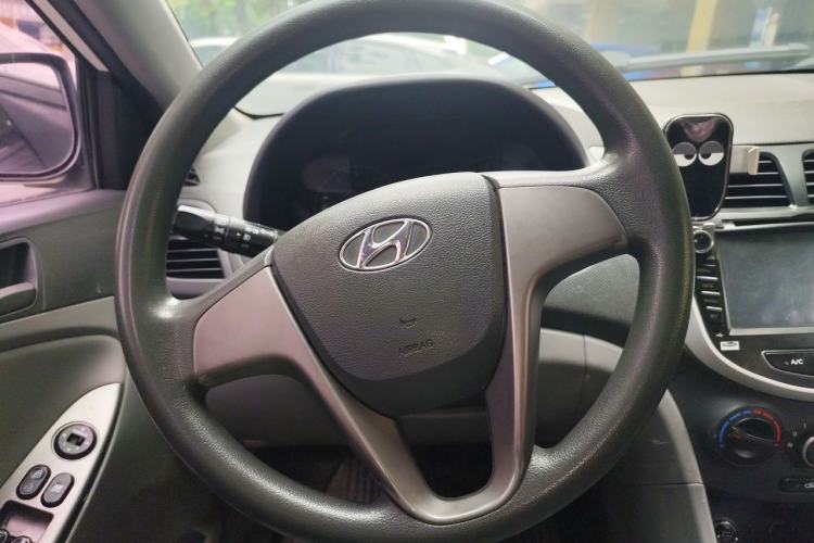 Used Hyundai Verna (older generation) 2016 1.4L Automatic Smart GLS Steering Wheel