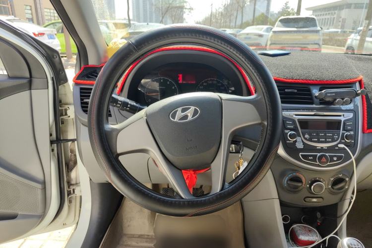 Used Hyundai Verna (older generation) 2016 1.4L Manual Smart GLS Trim Steering Wheel