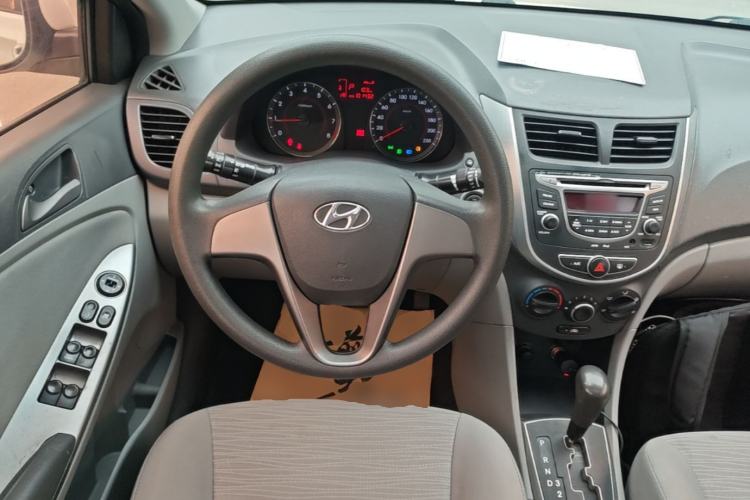 Used Hyundai Verna (older generation) 2016 1.4L Automatic Leading-Edge GLX Steering Wheel