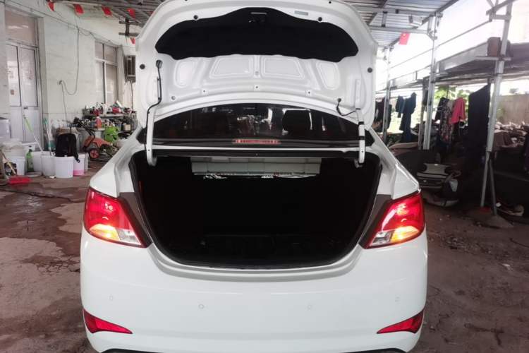 Used Hyundai Verna (older generation) 2016 1.4L Manual Smart GLS Trim Trunk