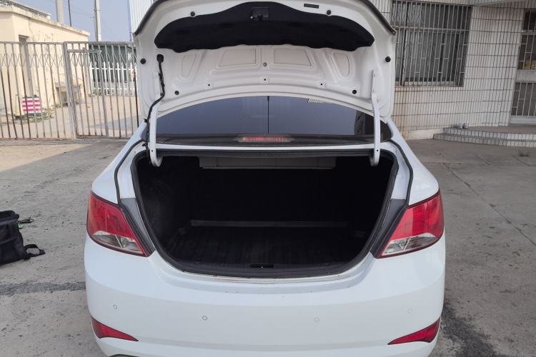 Used Hyundai Verna (older generation) 2016 1.4L Manual Smart GLS Trim Trunk