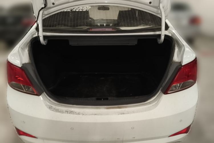 Used Hyundai Verna (older generation) 2016 1.4L Manual Smart GLS Trim Trunk