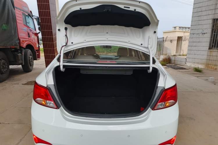 Used Hyundai Verna (older generation) 2016 1.4L Automatic Smart GLS Trunk