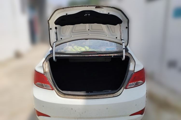 Used Hyundai Verna (older generation) 2016 1.4L Manual Smart GLS Trim Trunk