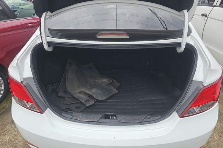 Used Hyundai Verna (older generation) 2016 1.4L Manual Smart GLS Trim Trunk
