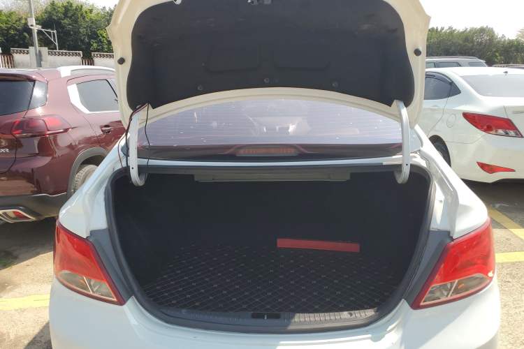 Used Hyundai Verna (older generation) 2016 1.4L Automatic Smart GLS Trunk