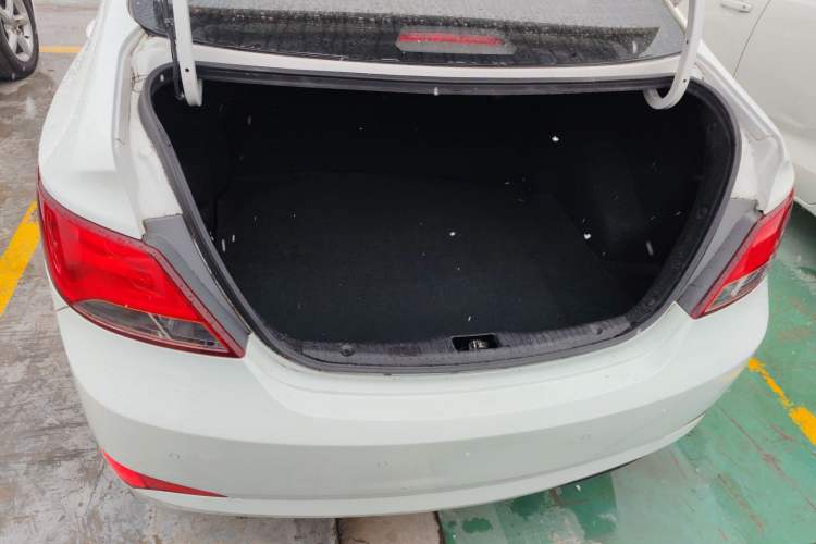 Used Hyundai Verna (older generation) 2016 1.4L Automatic Smart GLS Trunk