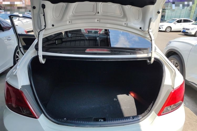 Used Hyundai Verna (older generation) 2016 1.4L Manual Smart GLS Trim Trunk