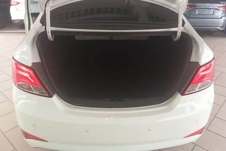 Used Hyundai Verna (older generation) 2016 1.4L Automatic Smart GLS Trunk