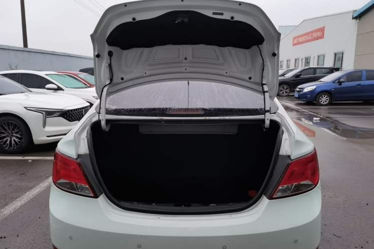 Used Hyundai Verna (older generation) 2016 1.4L Manual Smart GLS Trim Trunk