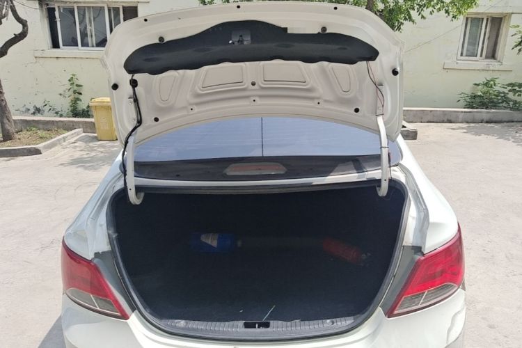 Used Hyundai Verna (older generation) 2016 1.4L Manual Smart GLS Trim Trunk