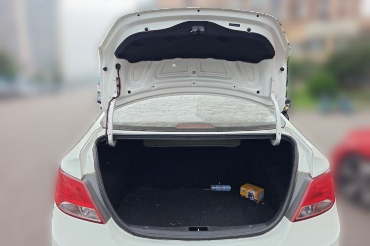 Used Hyundai Verna (older generation) 2016 1.4L Manual Smart GLS Trim Trunk
