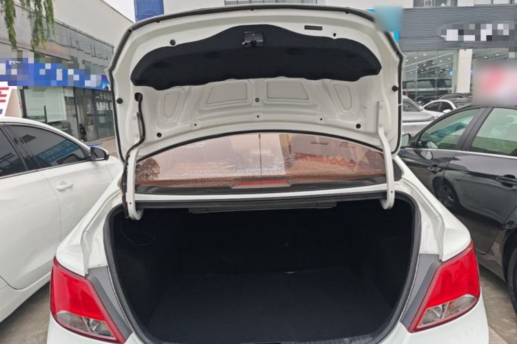 Used Hyundai Verna (older generation) 2016 1.4L Automatic Leading-Edge GLX Trunk