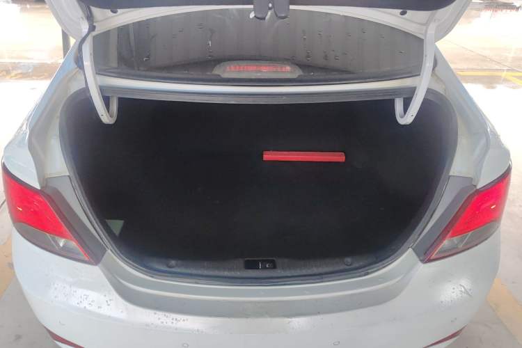 Used Hyundai Verna (older generation) 2016 1.4L Manual Smart GLS Trim Trunk