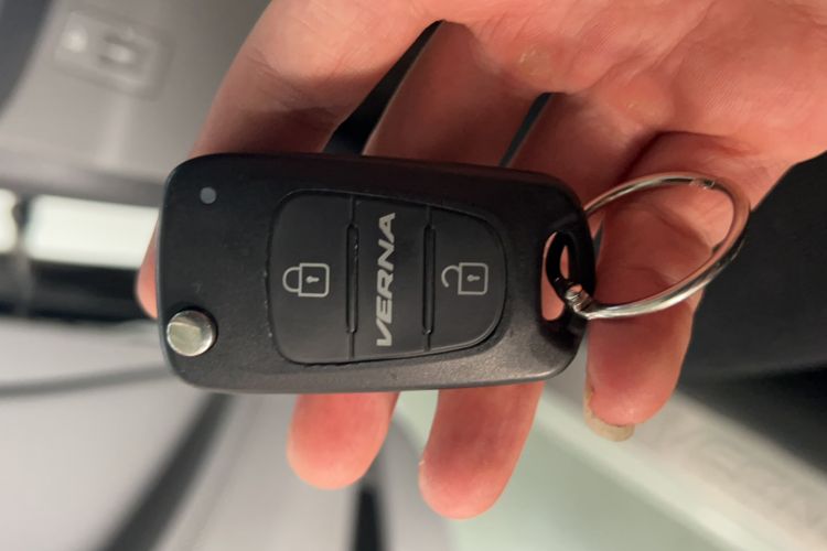 Used Hyundai Verna (older generation) 2016 1.4L Automatic Smart GLS Vehicle Key