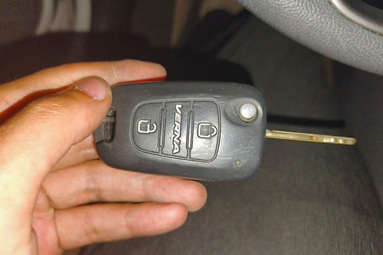 Used Hyundai Verna (older generation) 2016 1.4L Manual Smart GLS Trim Vehicle Key