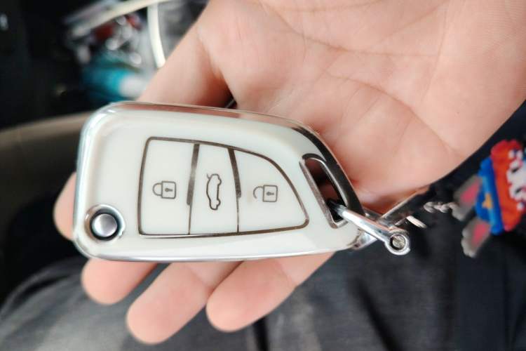 Used Hyundai Verna (older generation) 2016 1.4L Manual Smart GLS Trim Vehicle Key