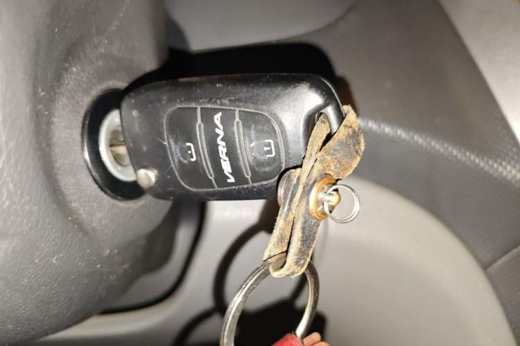 Used Hyundai Verna (older generation) 2016 1.4L Manual Smart GLS Trim Vehicle Key