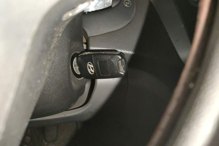 Used Hyundai Verna (older generation) 2016 1.4L Manual Smart GLS Trim Vehicle Key