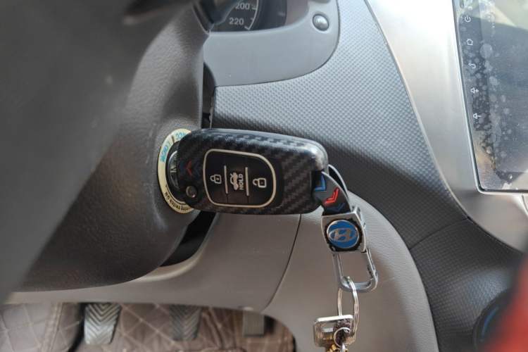 Used Hyundai Verna (older generation) 2016 1.4L Manual Smart GLS Trim Vehicle Key