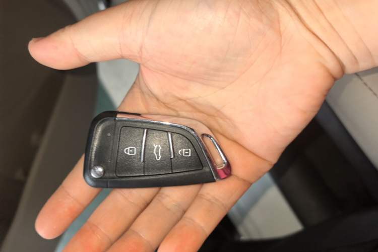 Used Hyundai Verna (older generation) 2016 1.4L Automatic Smart GLS Vehicle Key