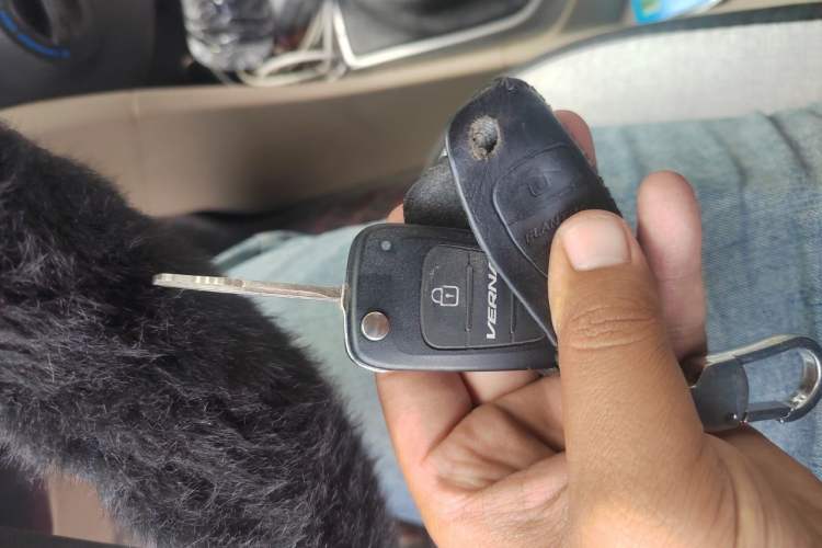 Used Hyundai Verna (older generation) 2016 1.4L Manual Smart GLS Trim Vehicle Key