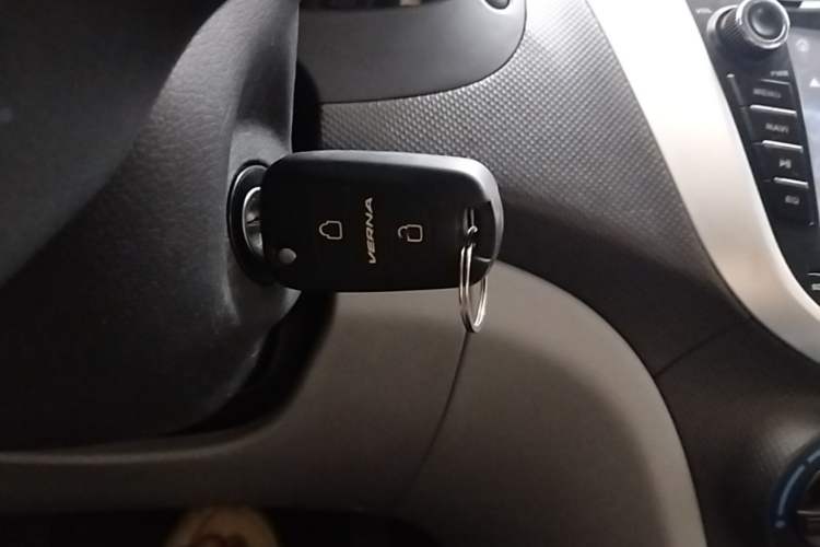 Used Hyundai Verna (older generation) 2016 1.4L Automatic Smart GLS Vehicle Key