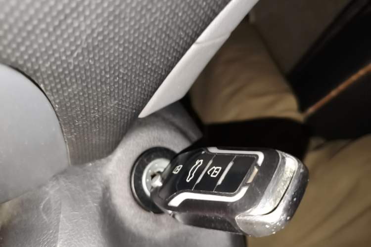 Used Hyundai Verna (older generation) 2016 1.4L Manual Smart GLS Trim Vehicle Key