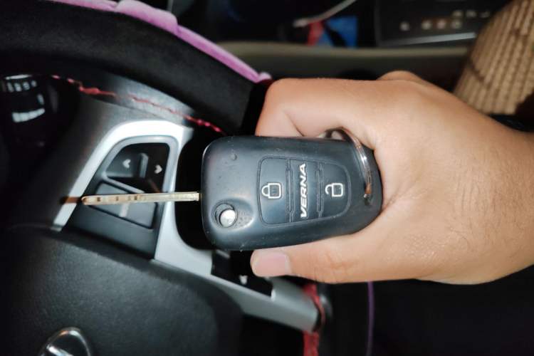 Used Hyundai Verna (older generation) 2016 1.4L Automatic Smart GLS Vehicle Key