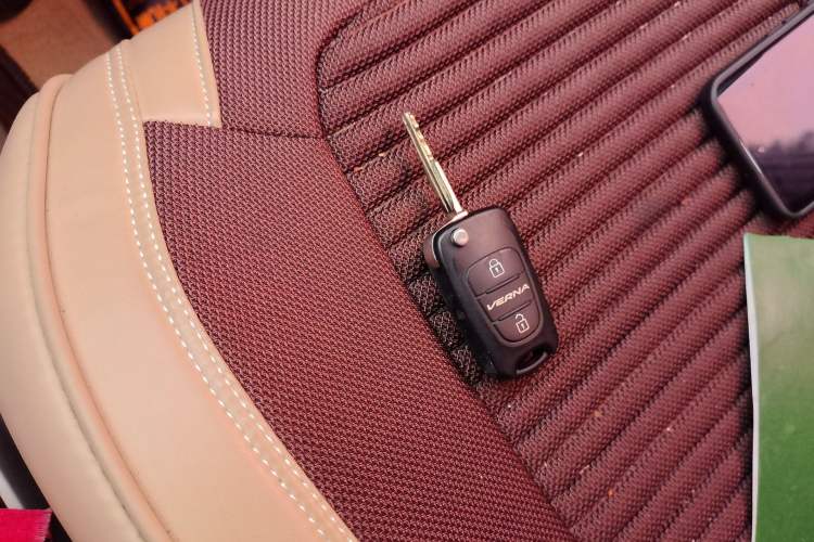 Used Hyundai Verna (older generation) 2016 1.4L Manual Fashion GS Vehicle Key