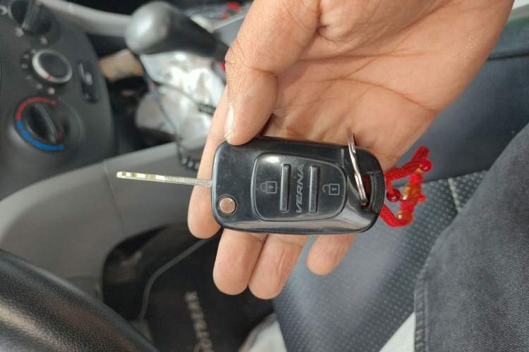 Used Hyundai Verna (older generation) 2016 1.4L Automatic Smart GLS Vehicle Key