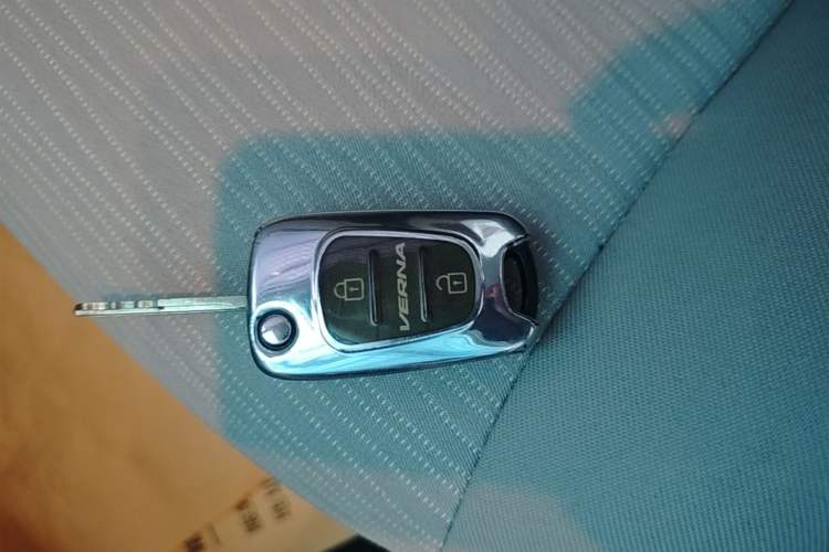 Used Hyundai Verna (older generation) 2016 1.4L Automatic Smart GLS Vehicle Key