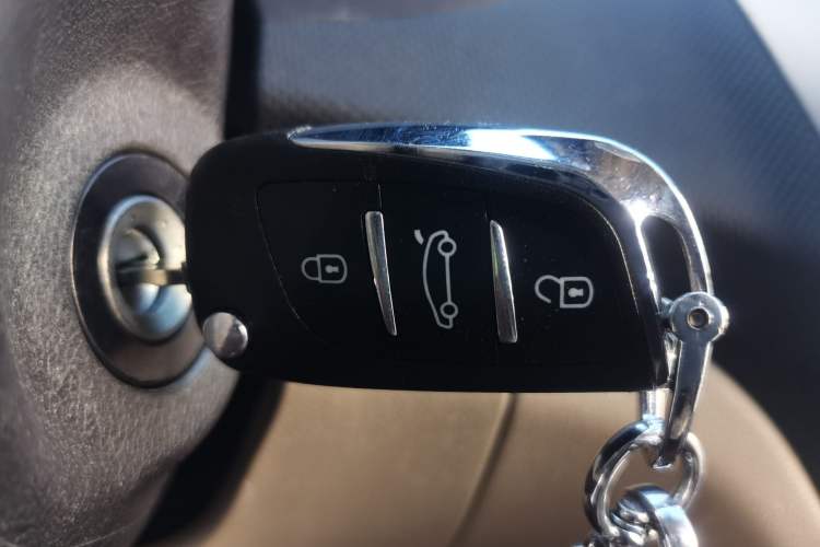 Used Hyundai Verna (older generation) 2016 1.4L Automatic Fashionable GS Model Vehicle Key