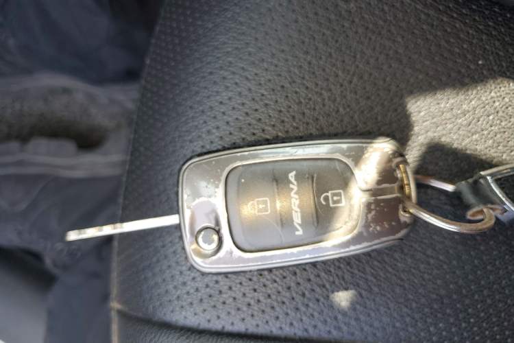Used Hyundai Verna (older generation) 2016 1.4L Automatic Smart GLS Vehicle Key