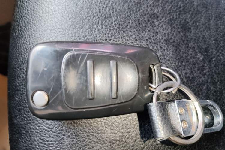 Used Hyundai Verna (older generation) 2016 1.4L Manual Smart GLS Trim Vehicle Key