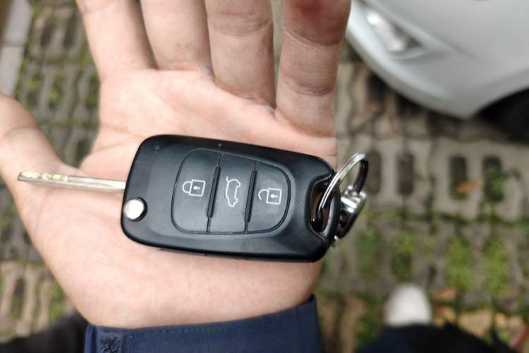 Used Hyundai Verna (older generation) 2016 1.4L Manual Smart GLS Trim Vehicle Key