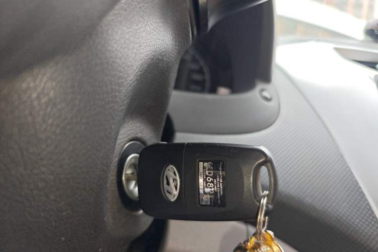 Used Hyundai Verna (older generation) 2016 1.4L Manual Smart GLS Trim Vehicle Key
